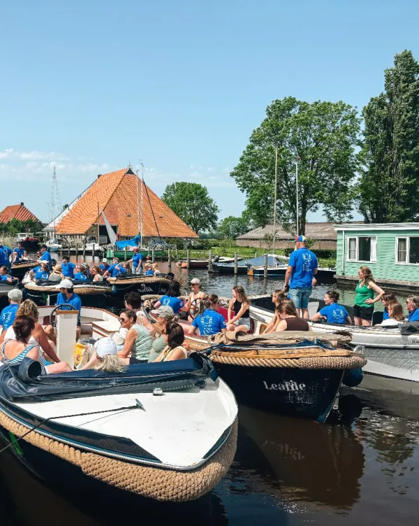 Pinksteren in Friesland: bruggen, boten en zere billen img